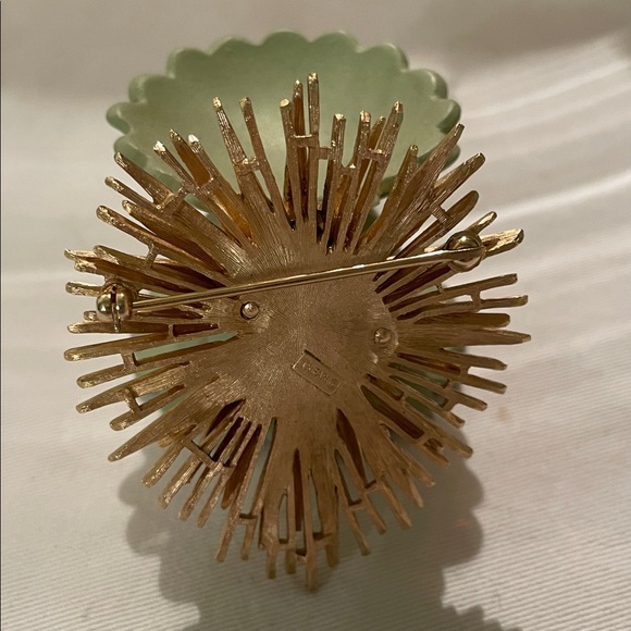 Trifari Ruby Red Starburst Brooch Vintage - Picture 3 of 5